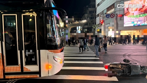 誠品南西店外車禍　悼念人潮前「公車撞機車」1傷送醫