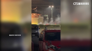 高雄左營圓環煙霧瀰漫引恐慌　警：貨車車輛異常