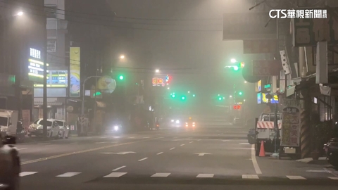 高雄白茫茫！市區濃霧壟罩　能見度不足200公尺