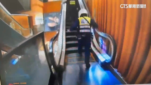 追捕張文畫面曝！警不顧下班.休假　第一時間逆向衝百貨