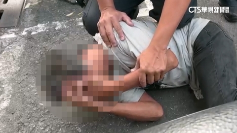 與友反目縱火洩憤　高雄男持利器折返嗆警遭壓制