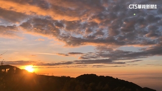 天空如畫！大崙山「火燒雲」整片紅　冬至罕見壯麗美景