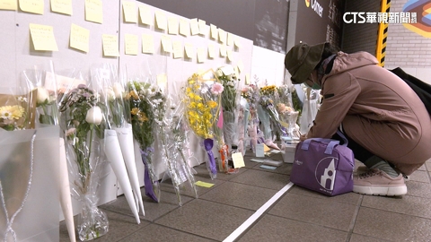 不捨！北車獻花.卡片悼余家昶　民眾哽咽泛淚