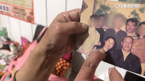 【台語新聞】母讚長子余家昶孝順　捧25年前全家福照嘆天人隔