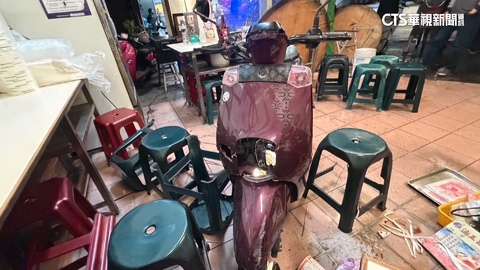 機車為閃車撞台東70年素食名店　業者母傷.無生命危險