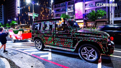 效仿國外創意！　高雄車友打造七彩耶誕車遊街吸睛