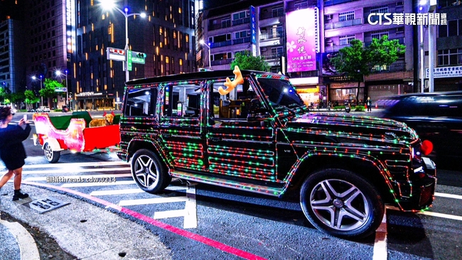 效仿國外創意！　高雄車友打造七彩耶誕車遊街吸睛