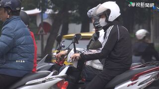 道交條例三讀通過！行車吸菸、騎機車用手機罰鍰提高至1200元