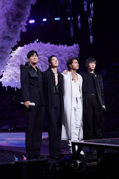 五月天阿信演唱會摔下舞台　本人發聲：腦袋沒摔壞