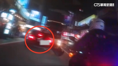 【台語新聞】驚險！中壢飛車追逐　毒駕男拒檢連撞「1警掛彩」