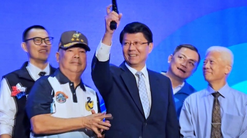 造勢晚會「舉槍」惹議　謝龍介：象徵鳴槍起跑、打擊黑金