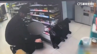 又爆隨機攻擊！　前科男持利器攻擊傷婦　衝超商大鬧