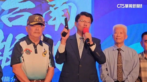 【台語新聞】造勢舉道具槍惹議！　謝龍介稱打擊黑金　綠：製造對立