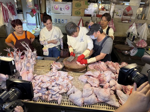 「胡蘭歐」熱潮席捲全台！攤商熱情大放送  胡瓜哭笑不得「吃不完啦」