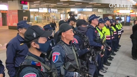 7旬醉翁「悠遊卡不見」出不了站　竟持雨傘打閘門