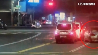 10分鐘內連撞3次　高雄大寮毒駕逆撞殃6車3傷