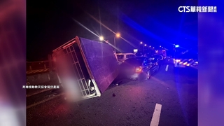 高雄台88快速道路4車連環撞　1人受困獲救送醫