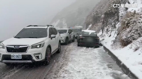 合歡山昆陽停車場車輛拋錨 擦撞事故釀大回堵