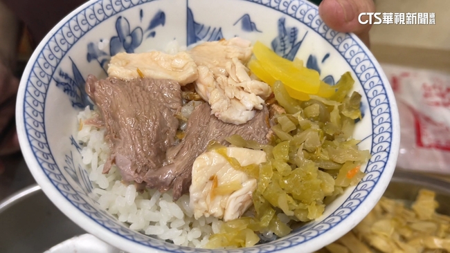 大啖火雞肉飯+滷蛋　日饕客喊「台版親子丼」網笑翻