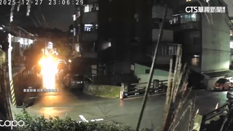 深夜7.0強震! 地震前天空閃白光 網友:地震光?