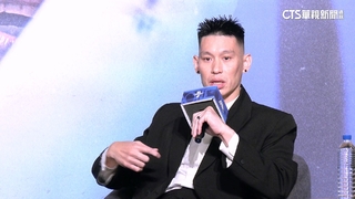 林書豪退役辦見面會「寵粉」與777球迷一一合照留念