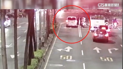 街頭全武行！　行人違規過馬路駕駛搖車窗怒斥爆糾紛