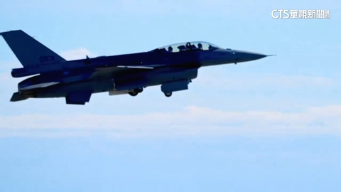 【台語新聞】我空軍首架F-16D　Block70英姿曝　在美試飛成功