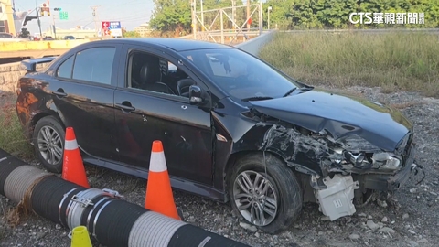 槍砲通緝犯拒捕「開車衝撞」 警連開50槍壓制3警傷