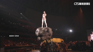 天后蔡依林登台北大巨蛋！　腳踏巨蟒震撼全場