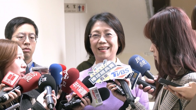 被吳思瑤封「違憲之母」　翁曉玲：發動大罷免時怎沒想到也違憲？ | 華視新聞