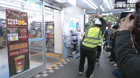 台北101煙火+Jolin開唱　超商「拆門」搶商機