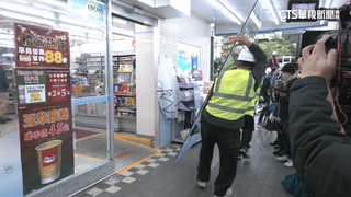 台北101煙火+Jolin開唱　超商「拆門」搶商機