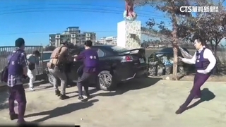 連開42槍緝匪！屏東槍砲犯撞警車　破窗逮人3警傷