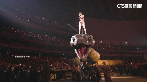 天后再出招！　Jolin首攻大巨蛋召喚「30m巨蟒」開唱