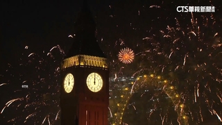 英國迎接2026　絢麗煙火.光影照亮倫敦眼