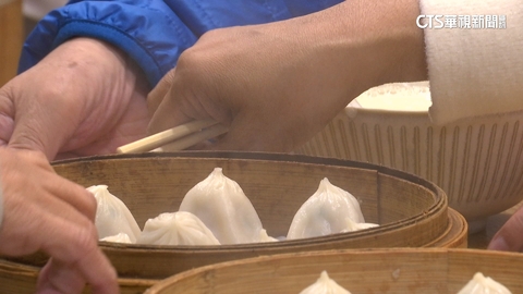 【台語新聞】冷颼颼！豆漿店湧排隊人潮　民眾嚐小籠包暖身體