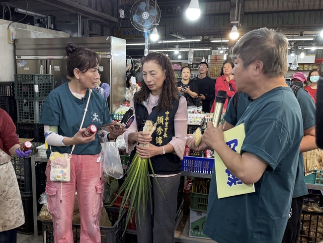 陳亞蘭分不清「水餃皮」遭吐槽 與里長鬥嘴「互嗆」急喊：幫我關麥！ | 華視新聞