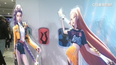 Kpop獵魔女團快閃店來台！　粉絲精心裝扮拍照留念