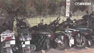 5度酒駕！男騎車搖搖晃晃！　　連撞11機車自摔閃人