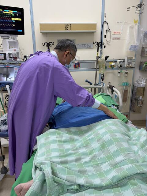 黃珊珊高齡母住進加護病房 柯文哲赴醫院探視