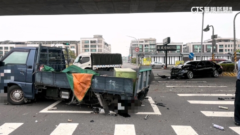 疑左轉未禮讓！貨車撞上直行轎車　輪軸解體噴飛
