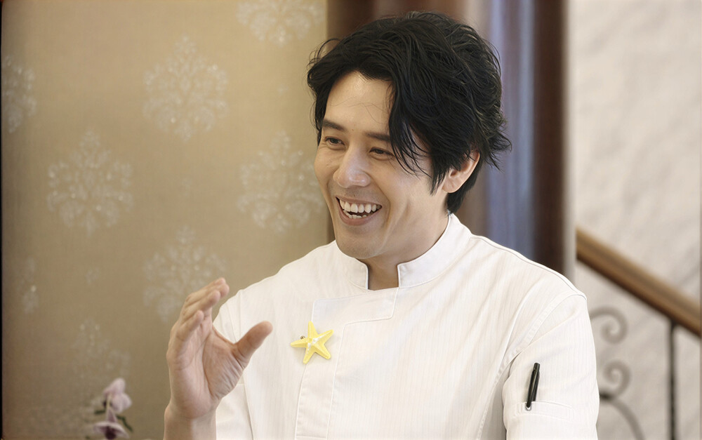 胡宇威面對一票熟識的朋友與演藝圈前輩明顯緊張狀況連連。