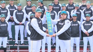 台鋼隊長交棒給吳念庭　「大王」王柏融向林仲秋請益