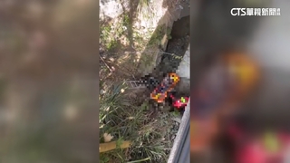 疑自撞護欄跌落3層樓高橋下　73歲騎士傷重不治