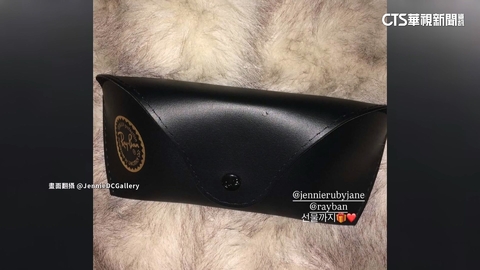 Jennie金唱片4度上台領獎　暖送50舞者品牌墨鏡