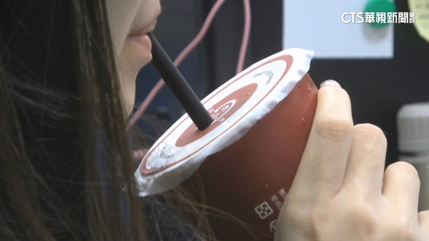 顧客連續買手搖2個月！店員順口1句掰了客人　一票人懂：超忌諱