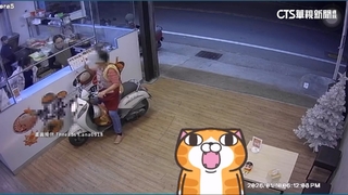 超狂熟客自創「咖哩得來速」　取餐區秒變迴轉車道