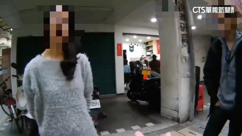 車拋錨換電池臨停！　疑遭拍照檢舉　女車主怒爆口角