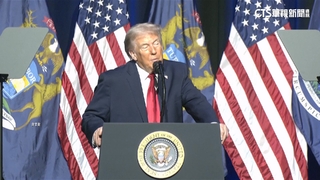 川普參觀底特律汽車工廠　大談政績拚期中選舉