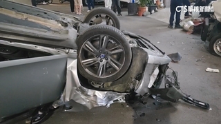 悚！男毒駕逆撞5車翻覆　「1大2小」驚險逃劫